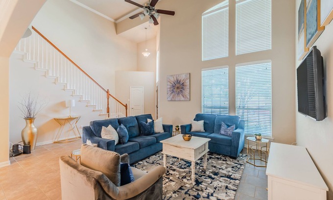 Irving House | Iconic Irving 3BD Home w/King Bd Near DFW+Airport