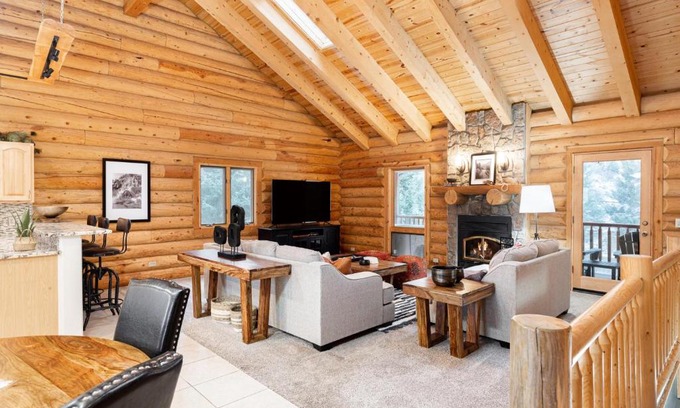 Idaho Springs House | Iconic Log Cabin Escape - Idaho Springs - Hot Tub