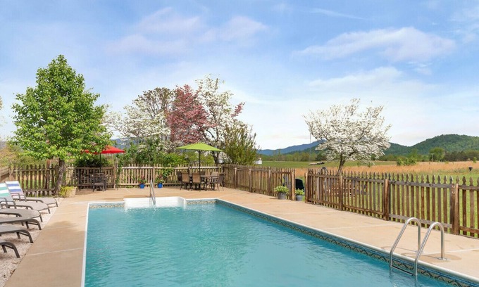 Arrington House | Ideal for a large family, few couples, or girlfriends to spend a long weekend/mountain getaway