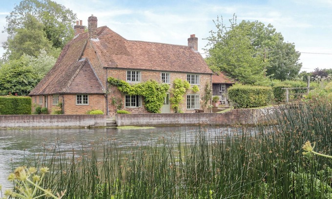 Axford Cottage | Ideal for couples or friends holidaying together.