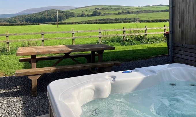 Newton Stewart Cottage | Ideal for couples or small families, Willow Lodge offers a relaxing haven in a beautiful part of Sco