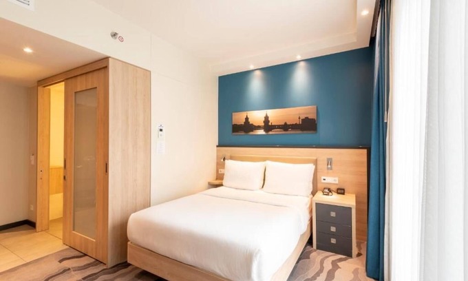 Mitte Hotel | Ideal Mix of Comfort and Value! 2 Centrally Located Units Steps Away From Berlin