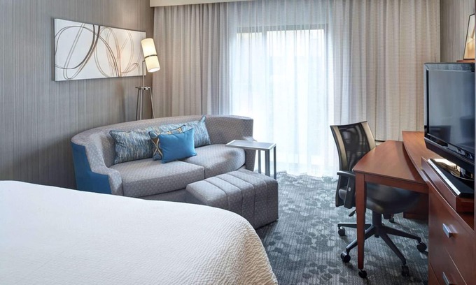 Brookfield Hotel | Ideal Mix of Comfort and Value! Indoor Swimming Pool, Pet-friendly Property!