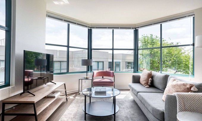 South Beach Apartment | Ideal South Beach 2BR w/Pool, Tennis, Spa, by Blueground