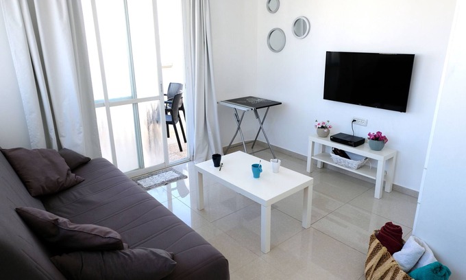 Netanya Apartment | Ideal Vacation/Vacances idéales @ Barbara