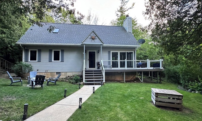 Idlewild House | Idlewild Hideaway by the Bay (with Large Deck)