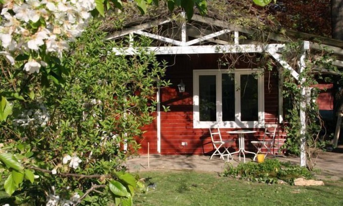 Bommern Apartment | Idyllic cottage Sweden for 3 (-4) persons with terrace and a great garden!