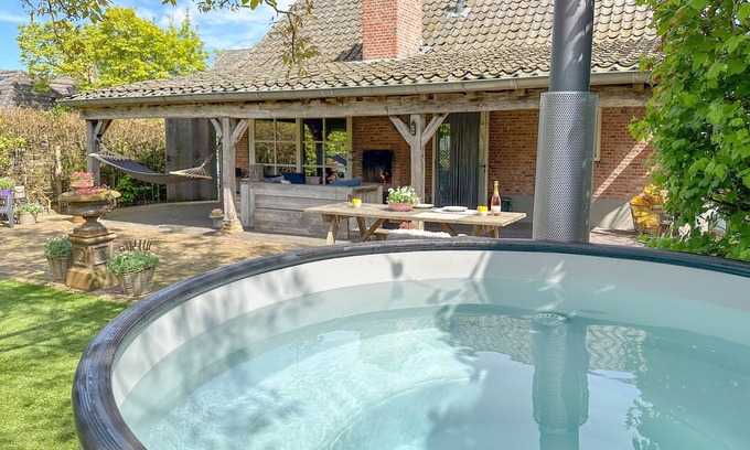Lage Mierde House | Idyllic detached house with hot tub and garden