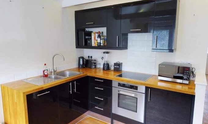 Hemel Hempstead House | Idyllic English Pad In Quiet Hertfordshire Town