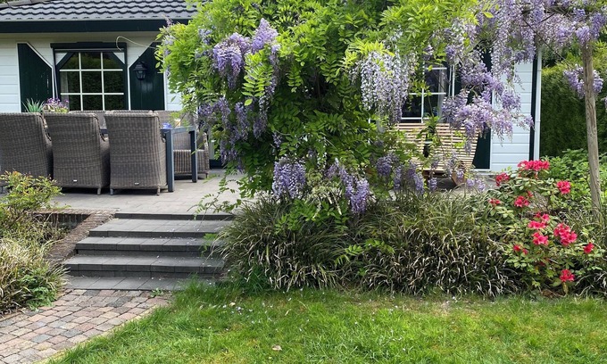Voorthuizen House | Idyllic vacation cottage in the Veluwe. With large fenced garden.