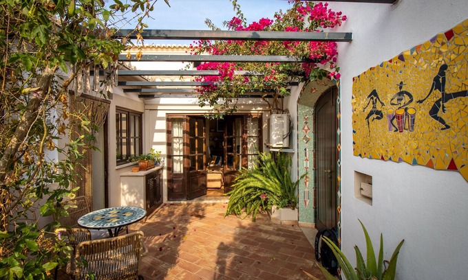 Budens House | Idyllic village house with pool in the heart of the Western Algarve