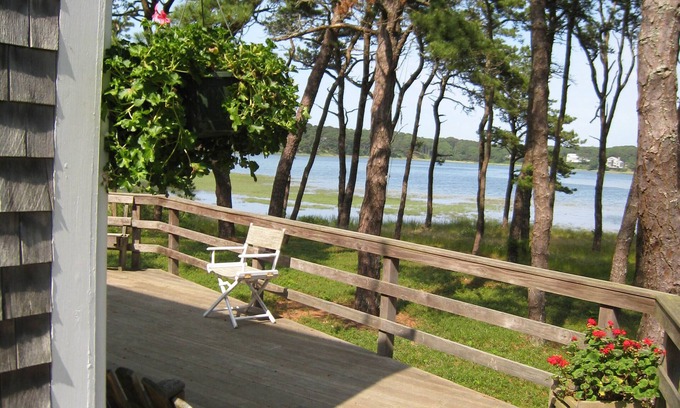 Pleasant Point House | Idyllic Waterfront Home on Drummer Cove in Quiet Pine Grove on Pleasant Point.