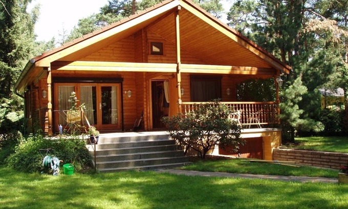Prieros House | Idyllic wooden dacha with jetty and rowing boat just outside Berlin