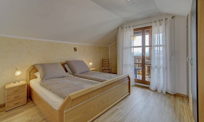 Wegscheid Apartment | Idyllisch gelegene 40 qm Dachgeschoss Wohnung