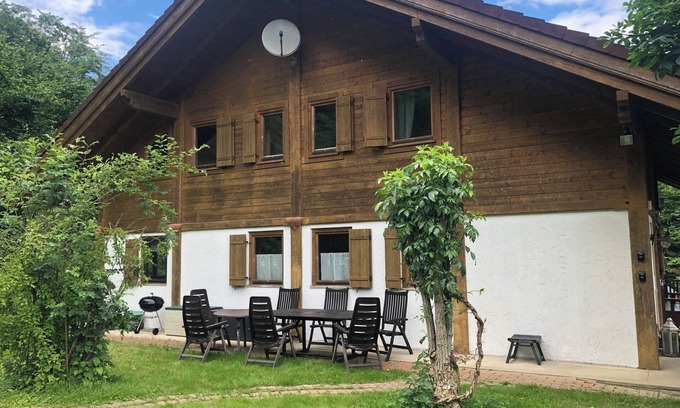 Nassau House | Idyllisches Ferienhaus mit Gatensitzplatz. Haustiere Willkommen!