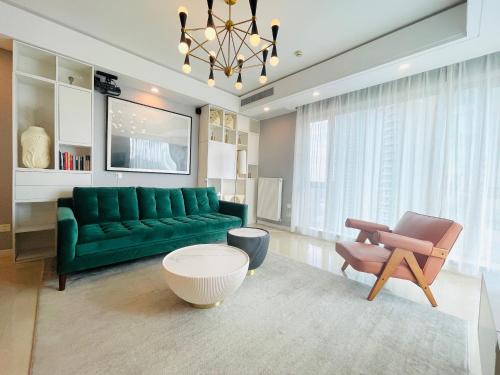 Lujiazui Apartment | iHome-Lujiazui Riverside, Shanghai's Leading Advocate for Genuine Apart ment - Committed to Quality, Bund RiverView&CityWalk, Deluxe Neighborhood