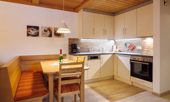 Grashof Apartment | Iii, Ferienwohnung Unternberg , Balkon, Kochnische, 2 Schlafz. und 1 Wohnz., max 4 Pers