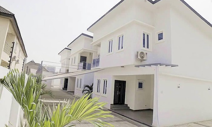 Apomu Apartment | Ilaji Apartments