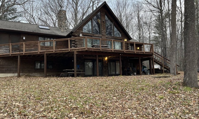 Wauksaukee Ski Chalet | Immaculate Wooded Retreat on the ¼ Mile Pristine Menominee River