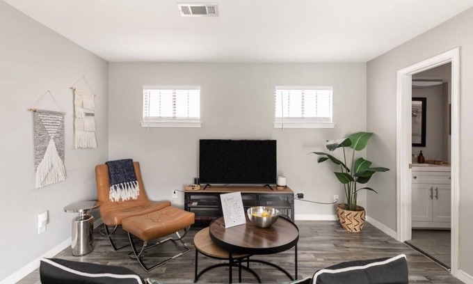 Lower Greenville Apartment | Immerse yourself in the rich, vibrant Dallas culture in this cozy urban getaway.