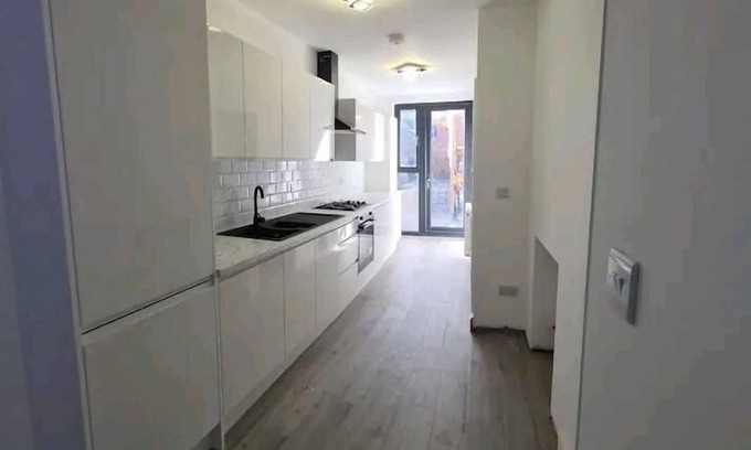 Hendon Apartment | Impeccable 2-Bed Apartment in London