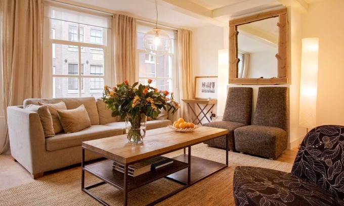 Haarlemmerbuurt Apartment | Impeccable 3-Bed Apartment in Amsterdam
