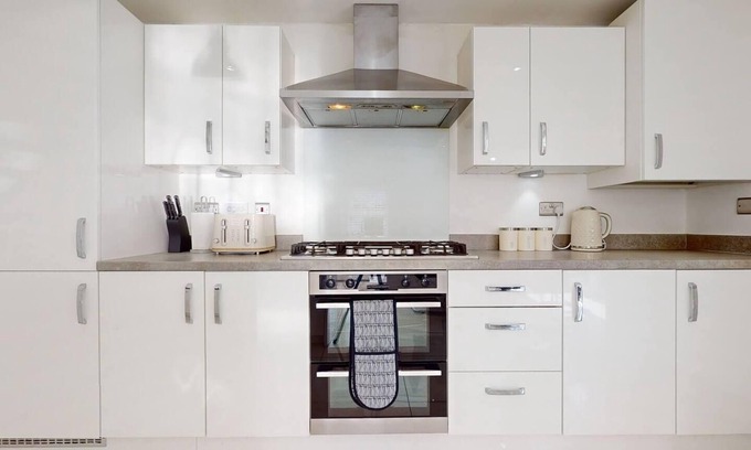 Stanford-le-Hope House | Impeccable 4-Bed House in Stanford-le-Hope
