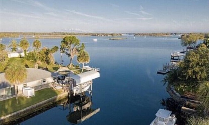 Crystal River House | IMPECCABLE KING'S BAY WATERFRONT RETREAT - COMFORT & SERENITY ARE FOUND HERE!