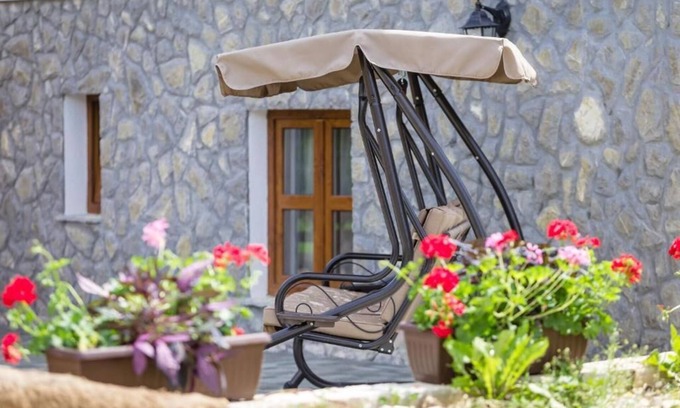 Jezerce Bed & Breakfast | Imperial house