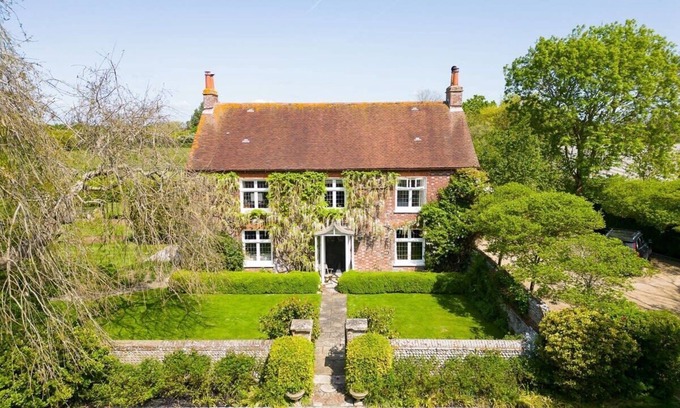 Birdham House | Impressive Country Estate, sleeps 17