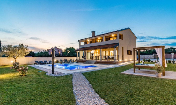 Jursici House | Impressive pool vacation home near Pula - perfect for families with children