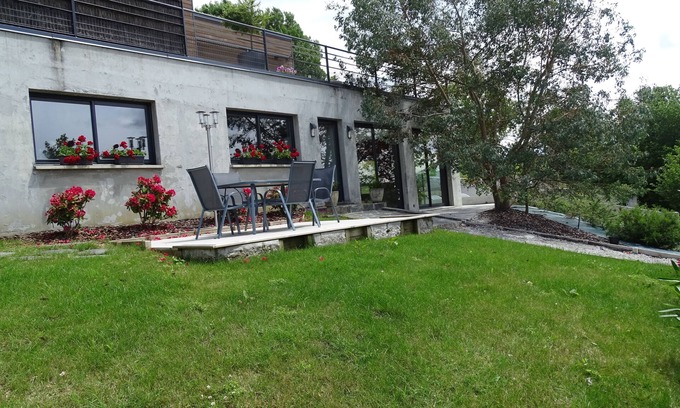 Gan Apartment | In Béarn between sea and mountain - private, heated indoor pool.