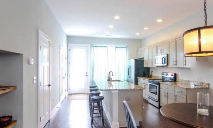 Inglewood House | In Between Downtown And The Grand Ole Opry! Perfect Spot For A Great Vacation!