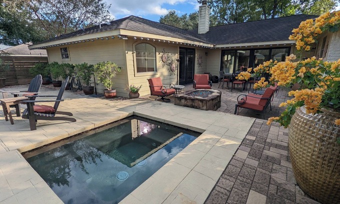Willow Meadows/Willowbend Area House | In city house, 2-bed, 2-bath, gym, pool, professional kitchen, luxury amenities.