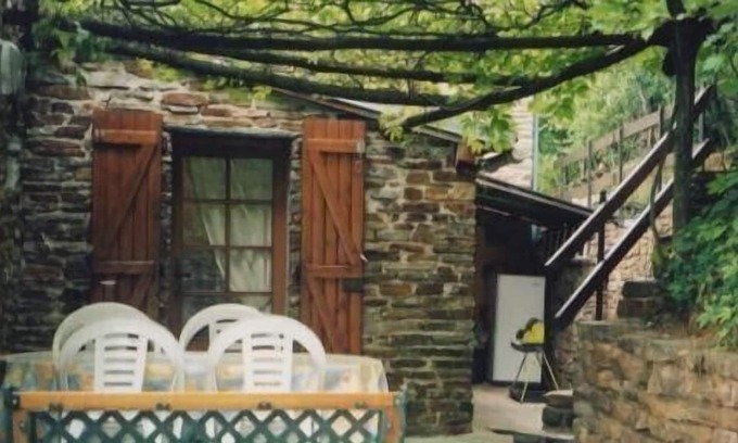 Sainte-Croix-Vallee-Francaise Cottage | Independent house in a country house wing 500 meters from the village.
