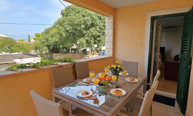 Supetar Apartment | In heart of the Old Town, 300m to Pretty Harbour & Restaurants, 400m to Beach