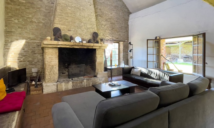 Cernoy House | In In a charming little village in front of a XVth century chapel and a castle