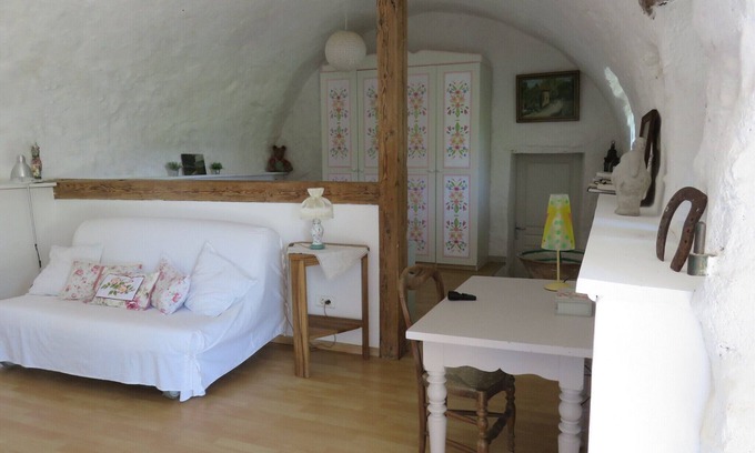 Lurs Apartment | In Jean Giono country, at the foot of the village of Lurs, in the countryside.