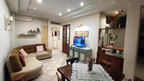 Zona XIX Casal Morena Apartment | In Rome in an elegant apartment for 4 people, Deluxe with Jacuzzi