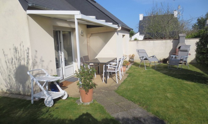 Saint-Quay-Portrieux House | in St Quay Ptx: single storey house facing south, enclosed grounds. WIRELESS