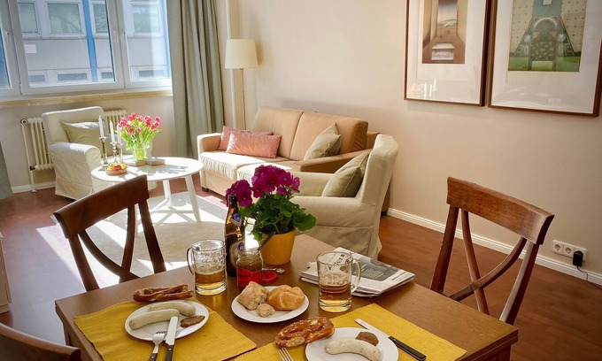 Augustenstraße Apartment | In the center, 2-room-apartment, 75sqm, Autumn DISCOUNT in October + November