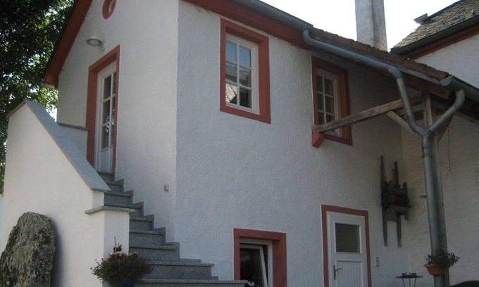Hentern Apartment | In the countryside, by the river, quiet, fireplace, small terrace, WiFi, TV