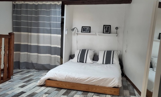 Villeneuve-les-Maguelone Apartment | In the center of the village, very quiet, close to all shops and the beach.
