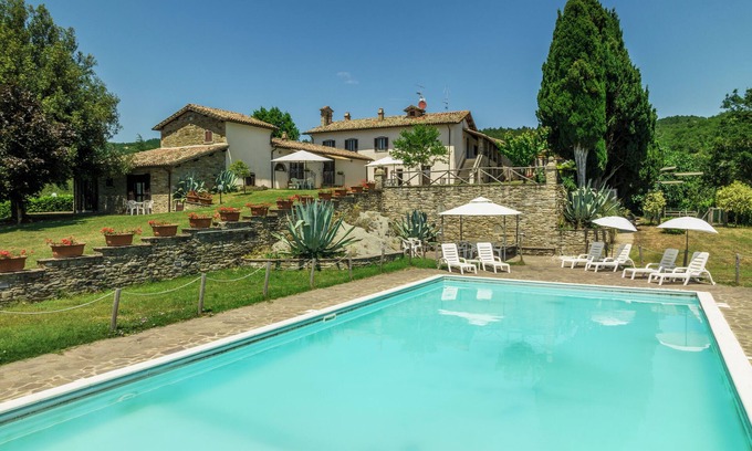 Citta di Castello Apartment | "In the green heart of Umbria, cozy apartment in a farmhouse with pool."