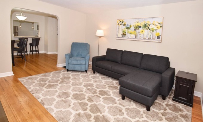 Blue Ash House | In The Heart of Blue Ash II- Close to Kenwood Mall