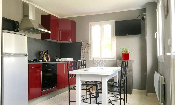 Ronce-les-Bains House | in the little blue cottage