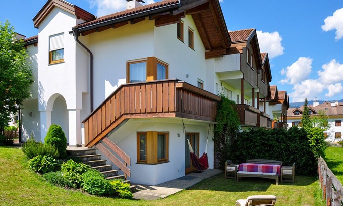 Riscone Apartment | In the quiet of Reischach Tyrolean-style apartment along the bike path