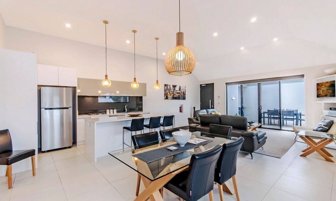 Port Fairy Apartment | In the very heart of Port Fairy - Chimneys on Bank