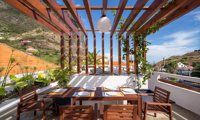 Porto da Cruz House | In the village, between the sea and the mountains - Madeira Surf Camp I