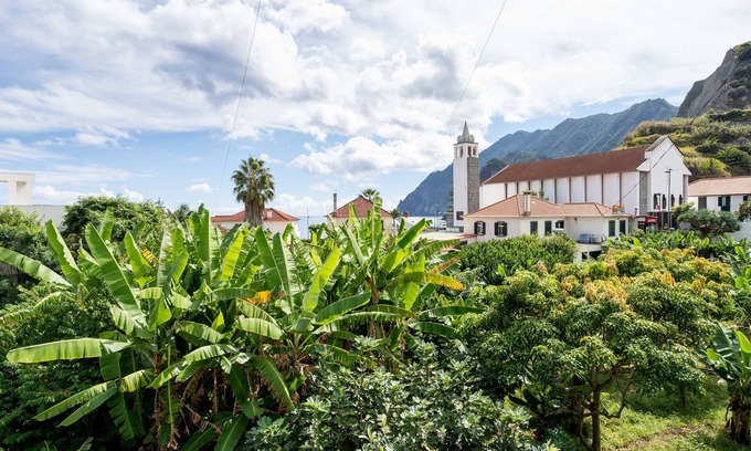 Porto da Cruz Apartment | In the village, between the sea and the mountains - Madeira Surf Camp III